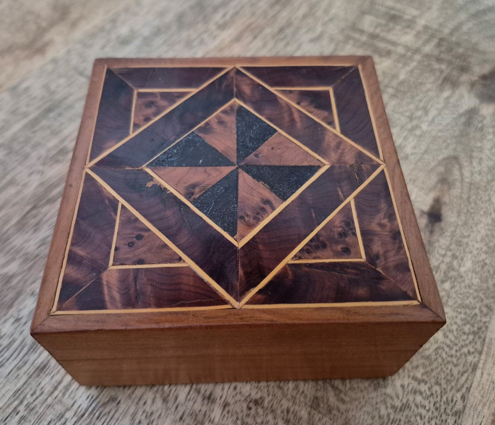 Houten sieradendoosje met ingelegd patroon, Ophalen of Verzenden