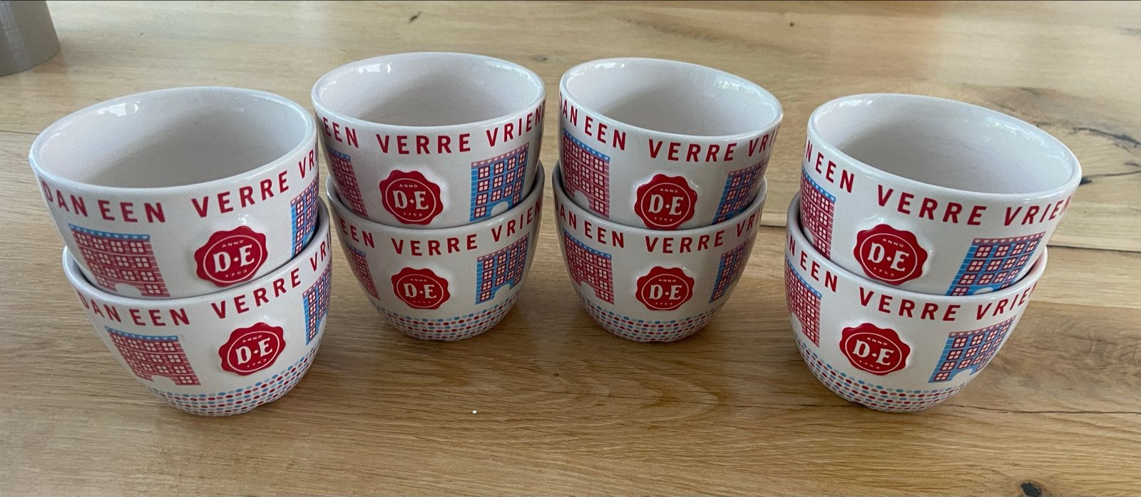 8 Douwe Egberts D.E. Burendag 'Van een verre vriend', Overige merken, Keramiek, Vintage, Ophalen of Verzenden