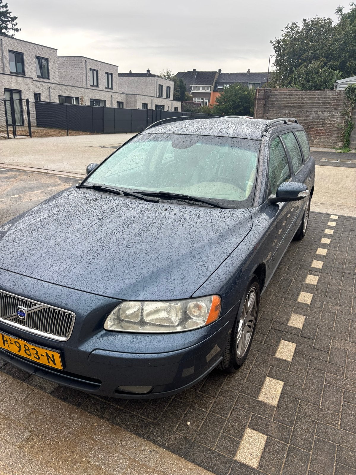 Volvo V70 2.4 D 2007 Grijs, Auto's, Voorwielaandrijving, 15 km/l, 1800 kg, V70