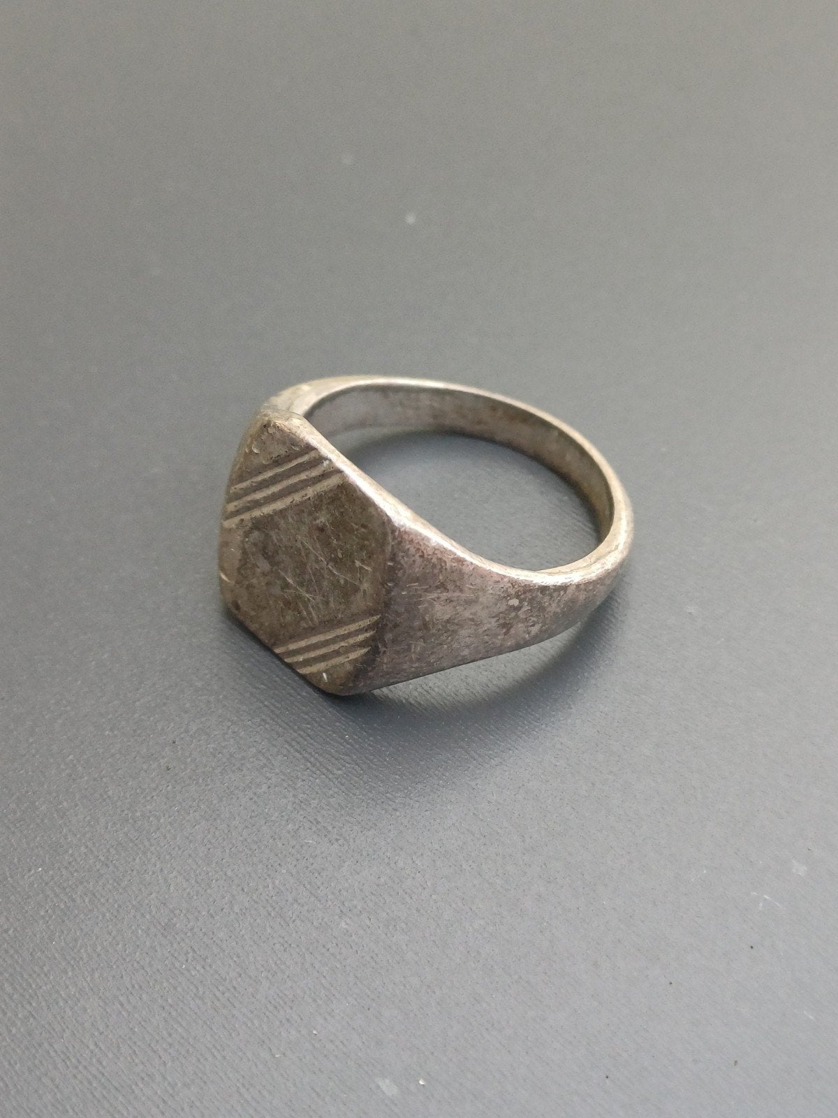 Zilveren zegelring ring zilverkleurig, Sieraden, Tassen en Uiterlijk, Ringen, Ophalen of Verzenden, 20 of groter, Zilver, Zilver