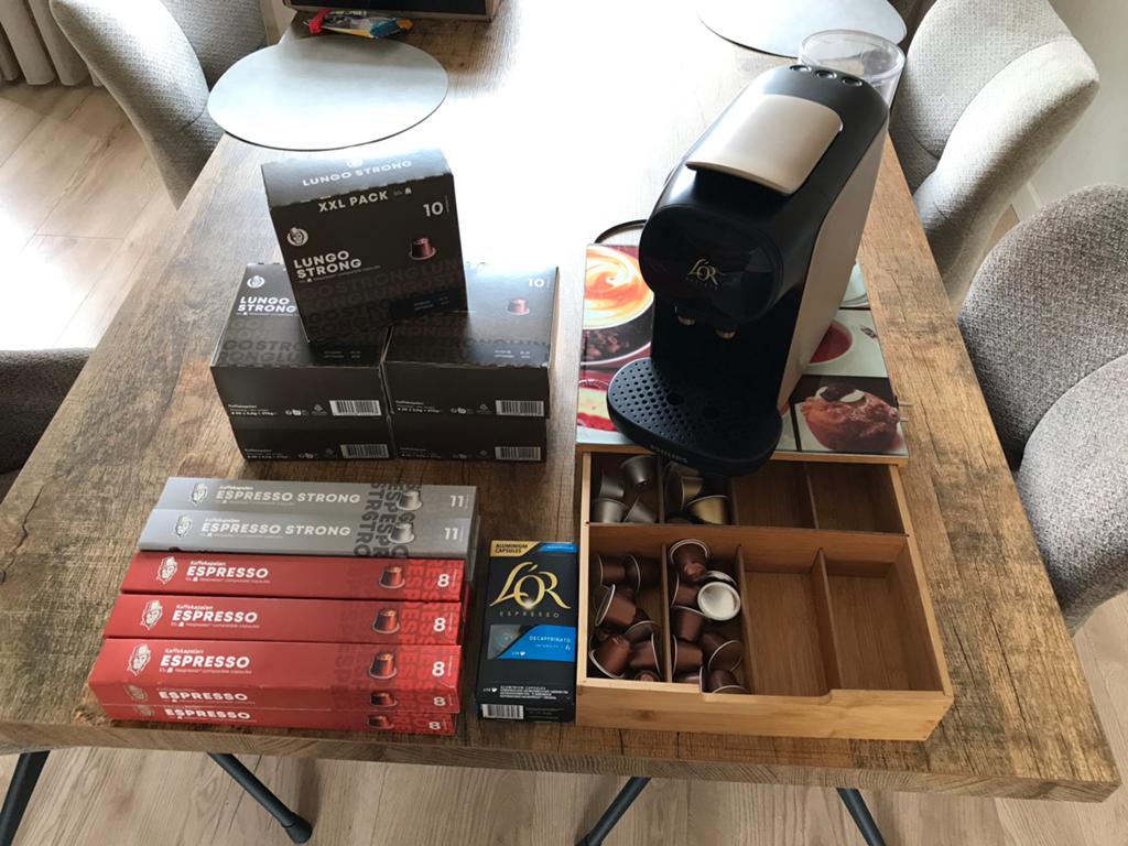 L'OR Barista koffiemachine met capsules en capsulehouder, Witgoed en Apparatuur, Koffiezetapparaten, Zo goed als nieuw, Koffiepads en cups