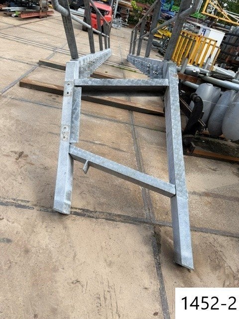 1452. IJzeren trappen / trap / noodtrap / bordes / manbak, Ophalen, Gebruikt, Trap, 2 tot 4 meter