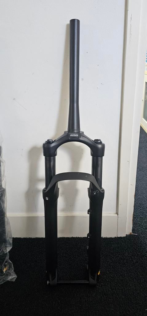 Voorvork SR SUNTOUR  27.5 inch ABS Boost 110mm, Fietsen en Brommers, Fietsonderdelen, Elektrische fiets, Frame, Nieuw, Ophalen of Verzenden