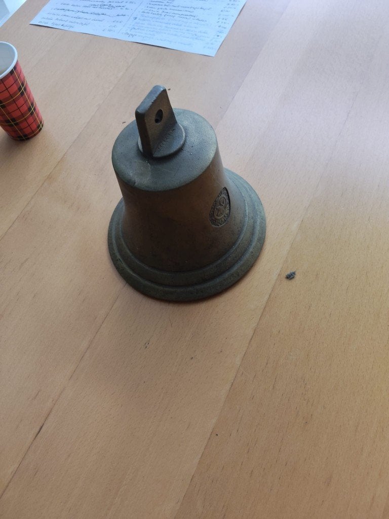 Grote koperen bel, Ophalen