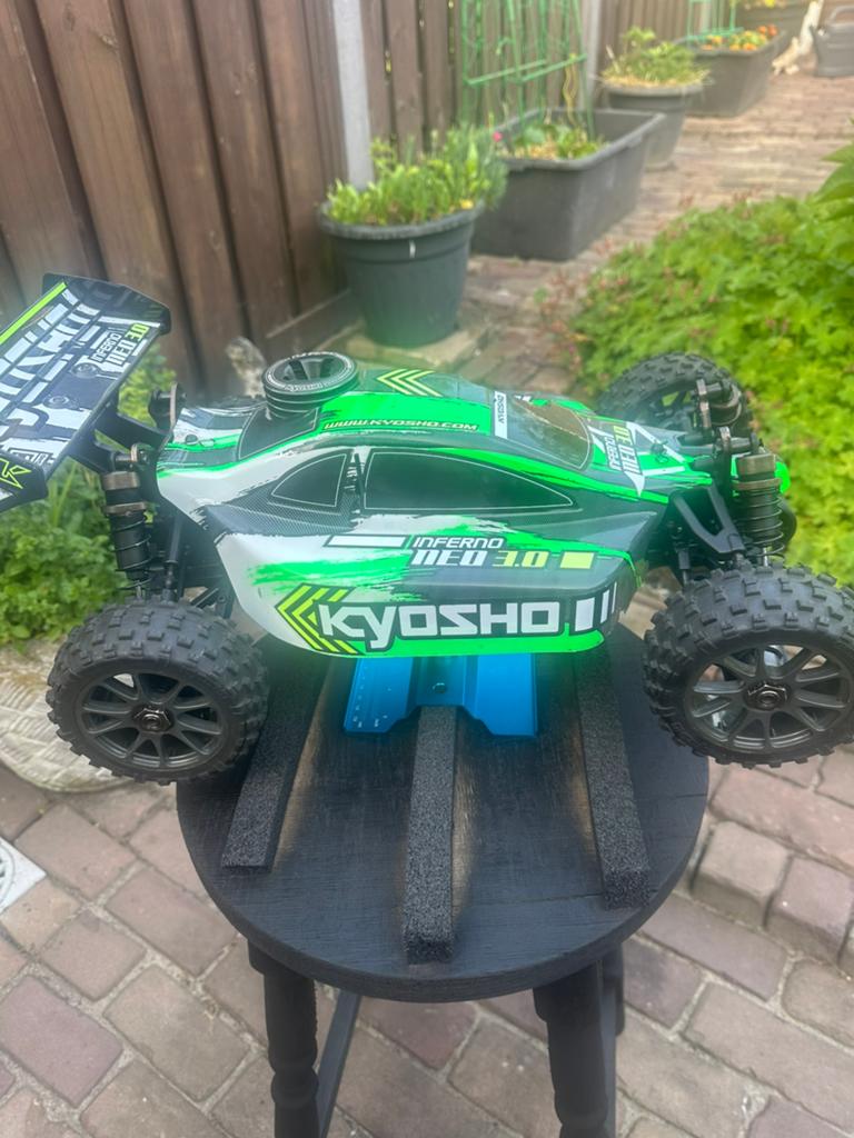Kyosho infern neo3.0, Hobby en Vrije tijd, Ophalen, Auto offroad, Zo goed als nieuw, Schaal 1:8