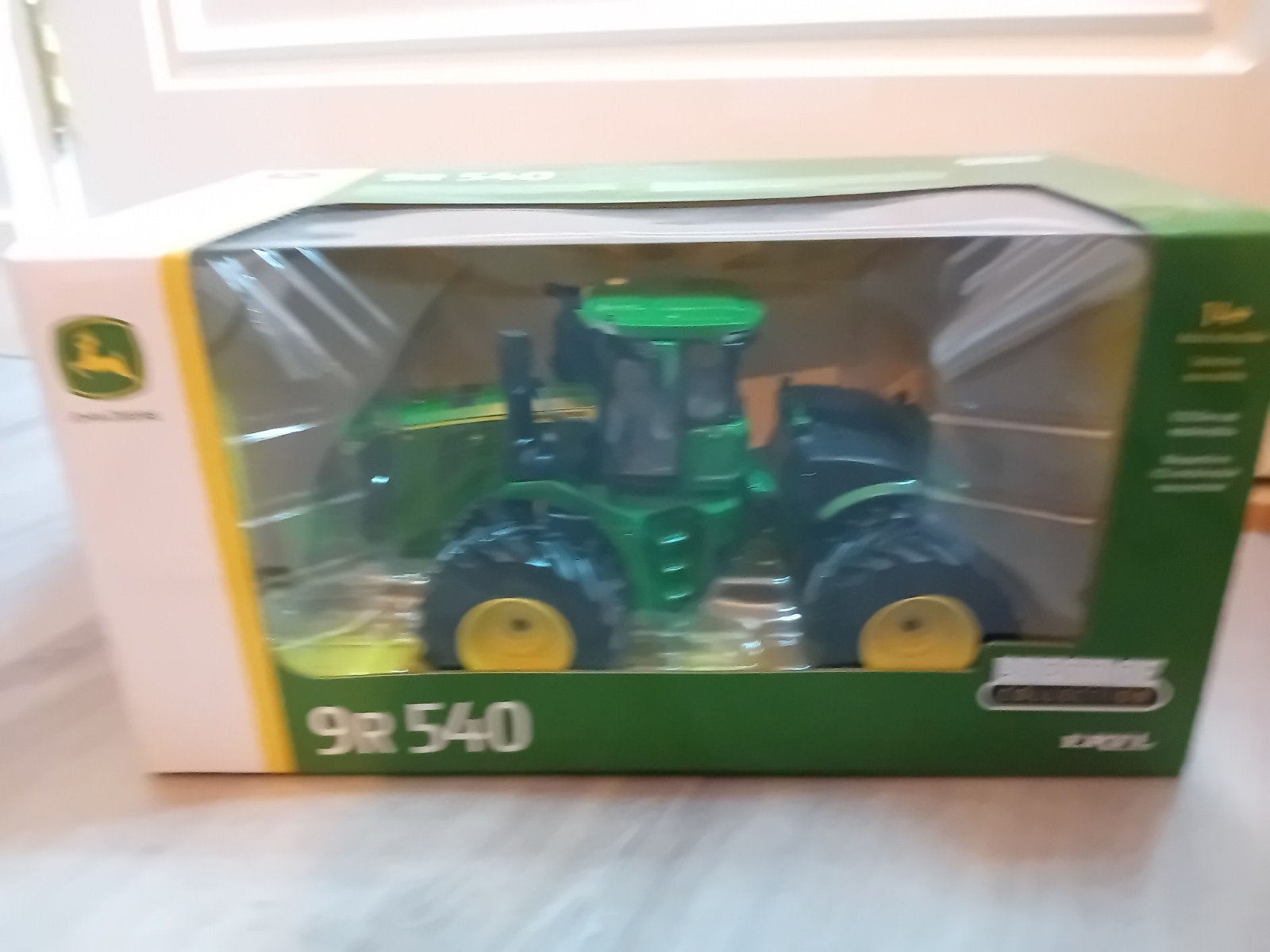 John deere 9R 540 ERTL 1.32, Hobby en Vrije tijd, Ophalen of Verzenden, Nieuw, Tractor of Landbouw, ERTL
