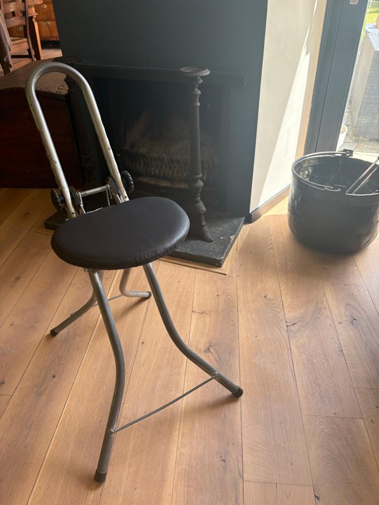 Opvouwbare ergonomische kniestoel / strijkstoel, Huis en Inrichting, Gebruikt, Ophalen of Verzenden, Metaal, Eén