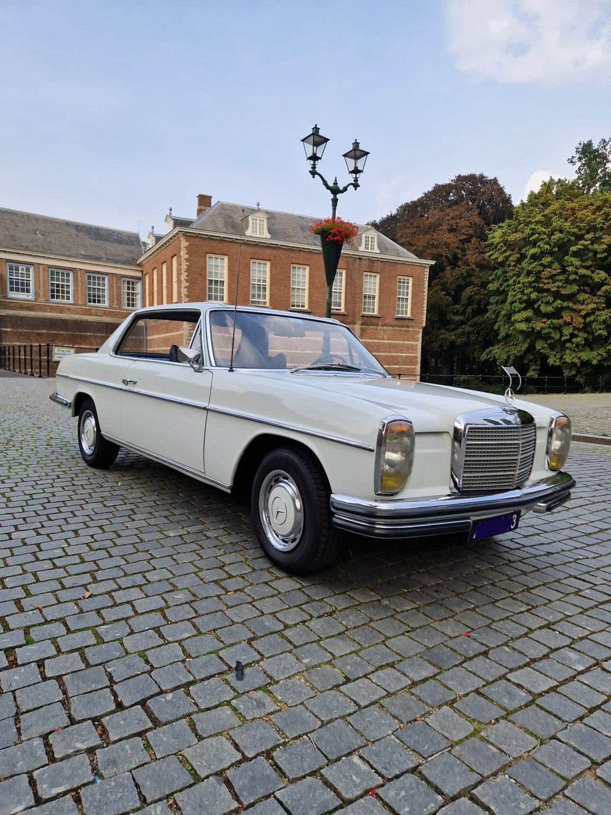 Mercedes-Benz 250 C Coupé W114 | 1971, Auto's, Wit, Leder, Overige kleuren, Handgeschakeld