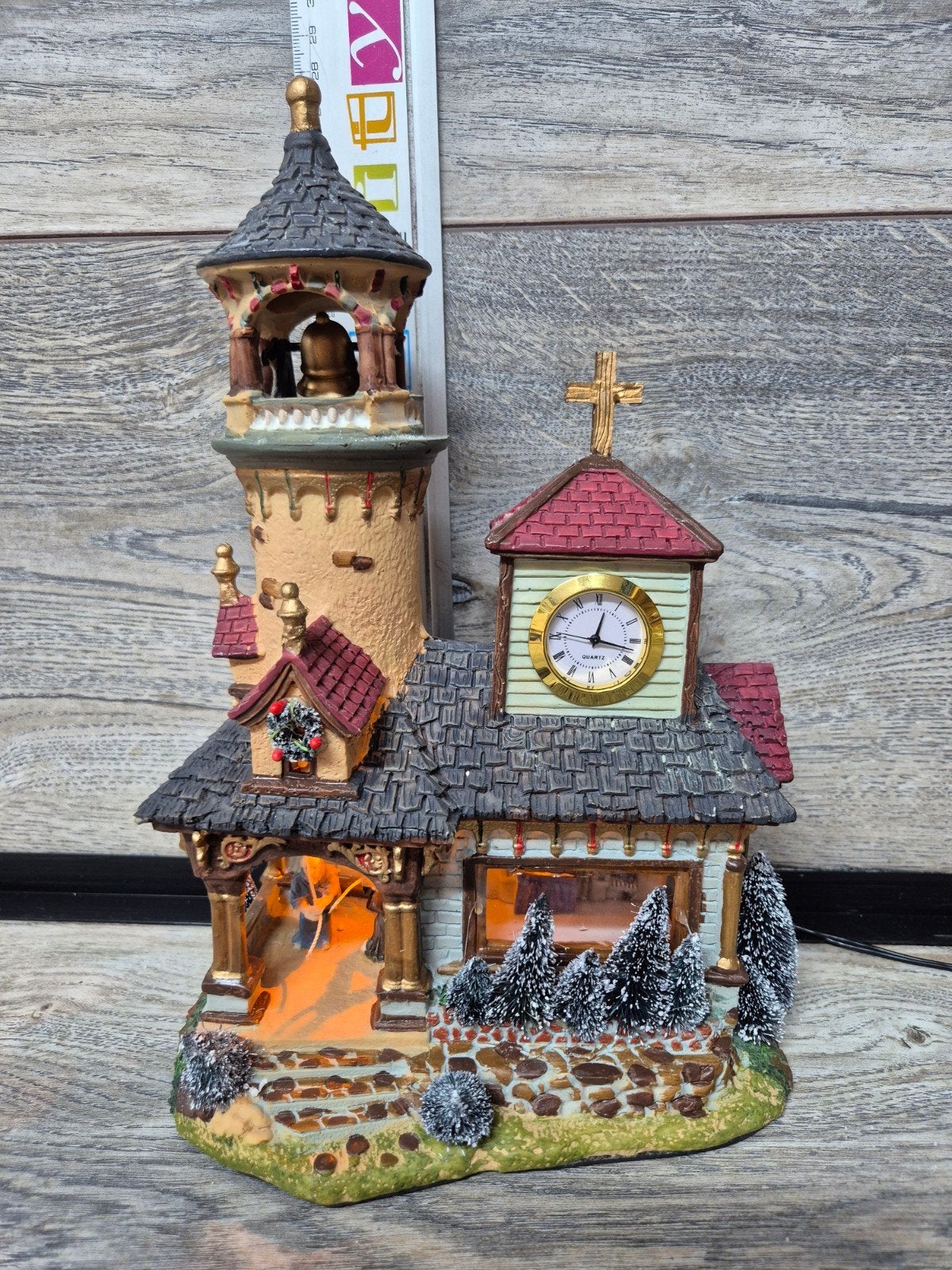 kerstdorp mooie kerk bewegende paters klokkengeluid verlicht, Diversen, Ophalen of Verzenden, Zo goed als nieuw