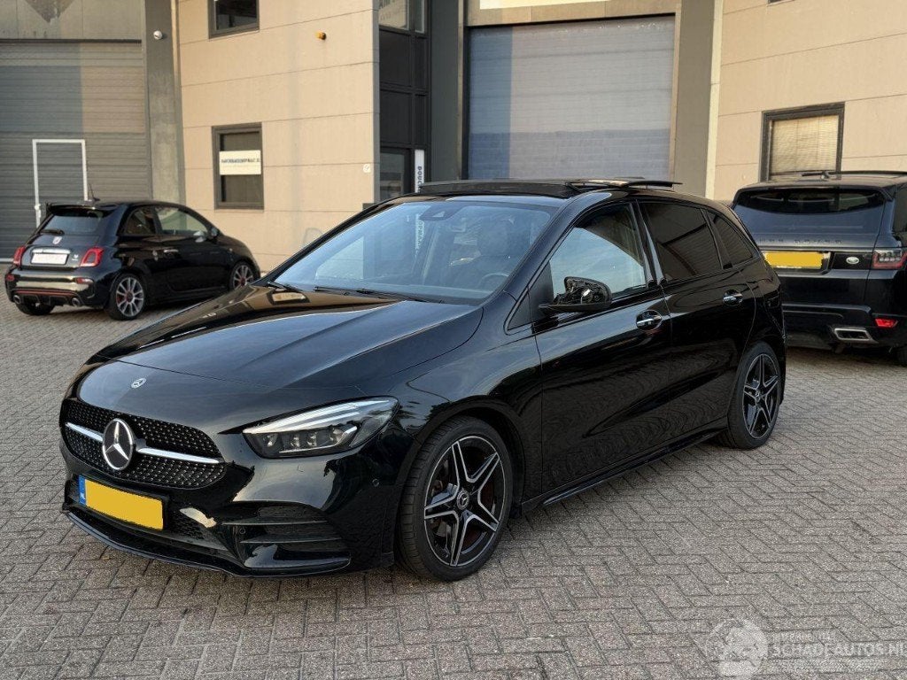 Mercedes B180 AMG Pakket NAP Nederlandse Auto!  Pano Memory, Auto diversen, Zwart, Mercedes-Benz, 1332 cc, Benzine