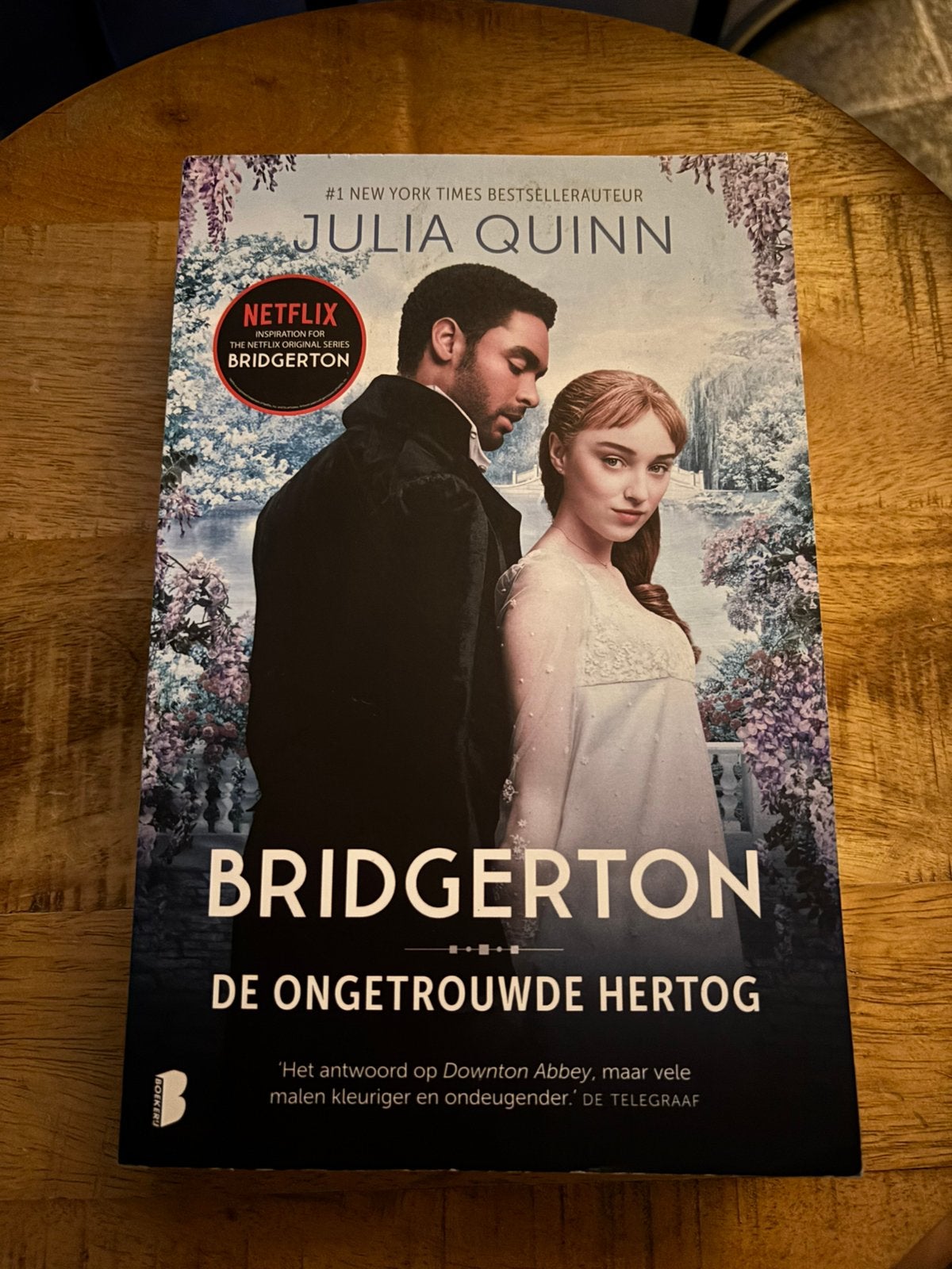 Julia Quinn - De ongetrouwde hertog, Boeken, Ophalen of Verzenden, Gelezen, Julia Quinn
