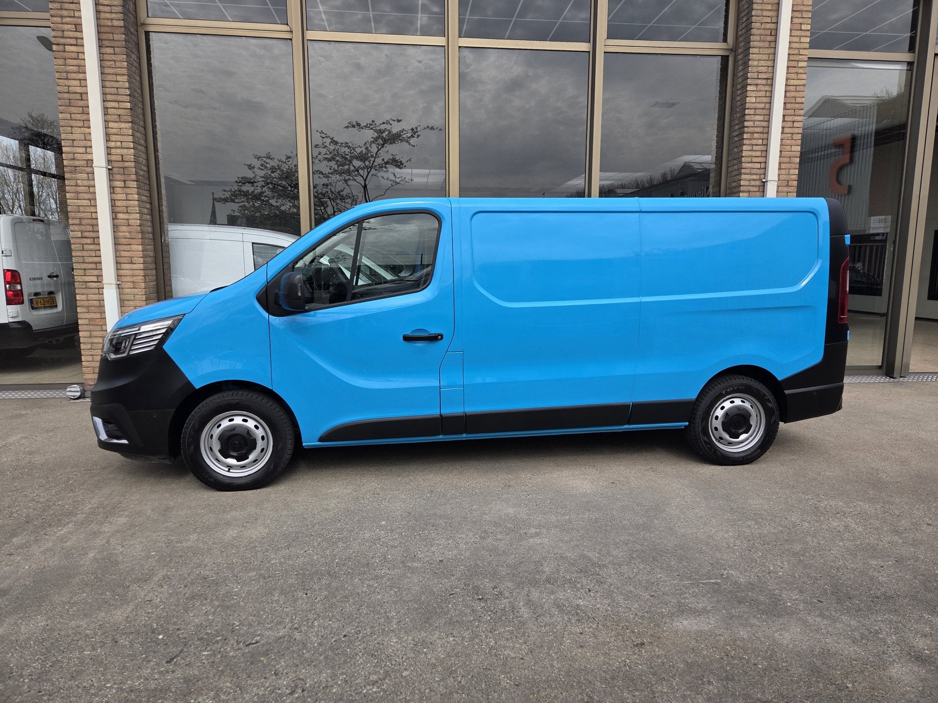 Renault Trafic 2.0 Blue dCi 150 Pk AUTOMAAT L2 Airco PDC Cru, Auto's, Stof, Gebruikt, 4 cilinders, Bedrijf