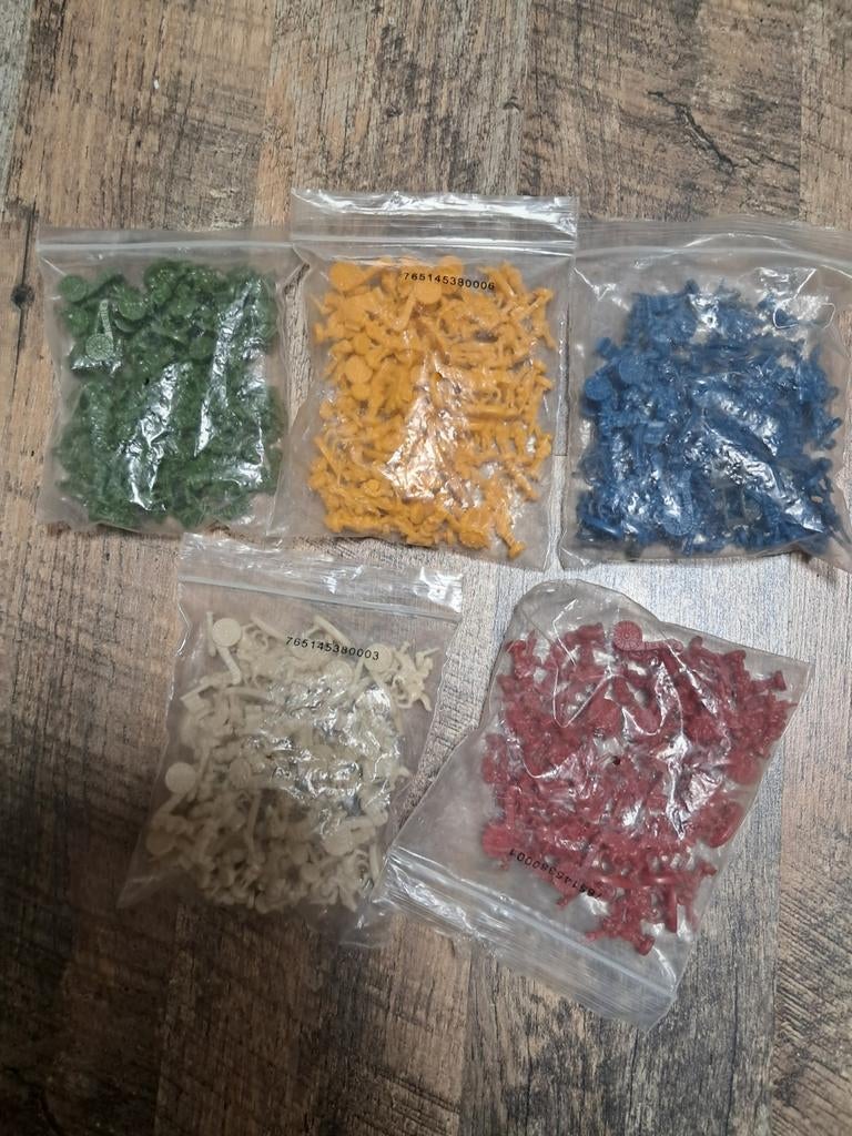 Kleine plastic soldaatjes in diverse kleuren - Speelgoed, Kinderen en Baby's, Speelgoed | Actiefiguren, Ophalen, Nieuw