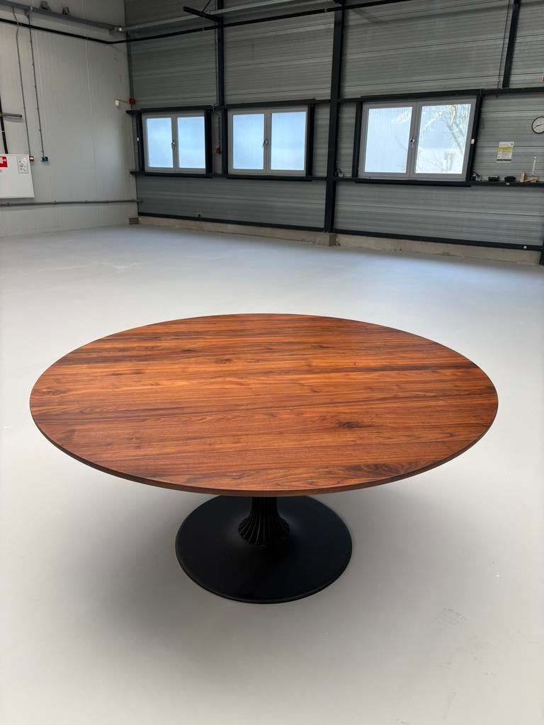 Foto 4 van Arco Joist Dining Table 160cm Walnoot Massief LP € 7.500,-