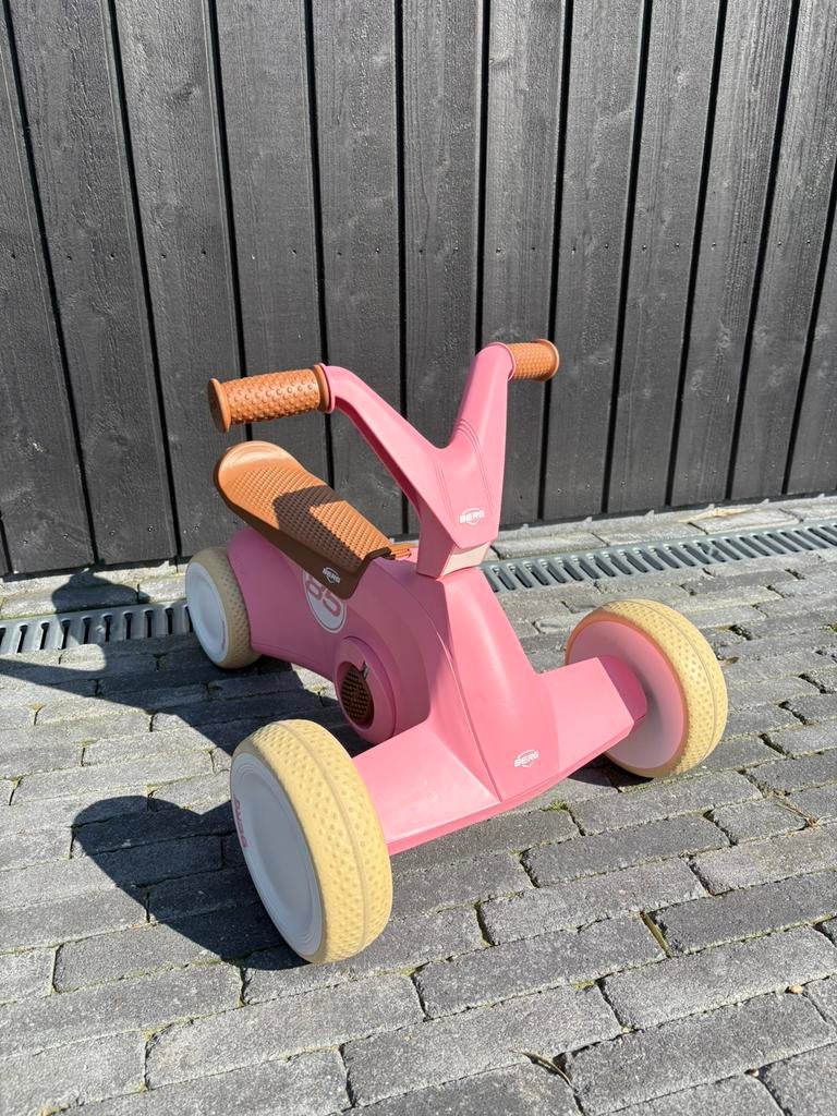 Berg Go2 Retro Pink, Kinderen en Baby's, Speelgoed | Buiten | Voertuigen en Loopfietsen, Ophalen, Zo goed als nieuw, Loopvoertuig