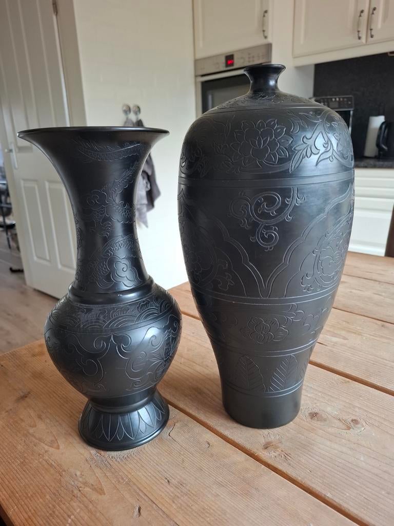 Set van 2 antieke Chinese vazen met reliëfdecoratie, Antiek en Kunst, Antiek | Vazen, Ophalen