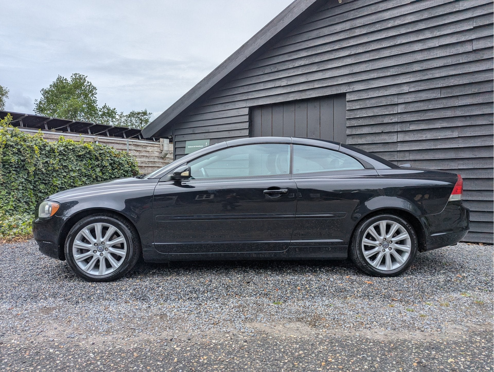 Volvo C70 Convertible 2.5 T5 Momentum (bj 2006, automaat), Auto's, Volvo, C70, Gebruikt, Zwart, Cabriolet