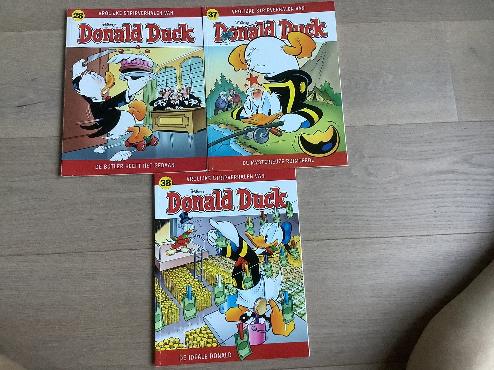 3 Vrolijke Stripverhalen van Donald Duck nummers 28,  37, 38, Meerdere stripboeken, Ophalen of Verzenden, Gelezen