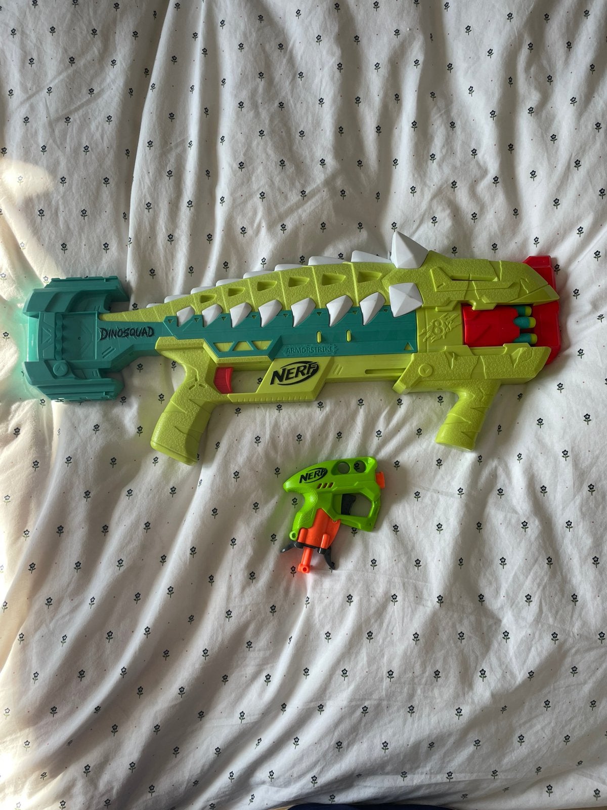 Nerf pistolen + schietschijf + vest, Ophalen of Verzenden, Zo goed als nieuw