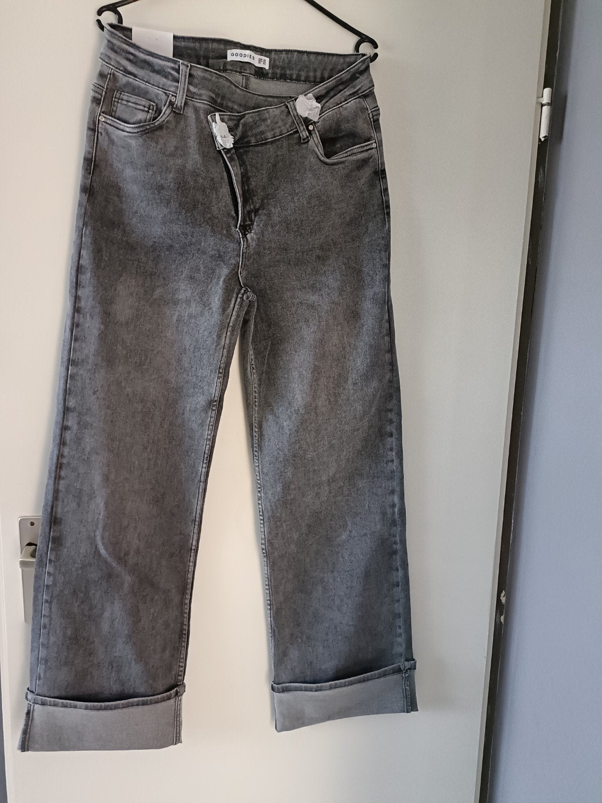 Nieuw!! Goodies grijze wide leg schuine rits 46, Overige jeansmaten, Nieuw, Ophalen of Verzenden, Grijs