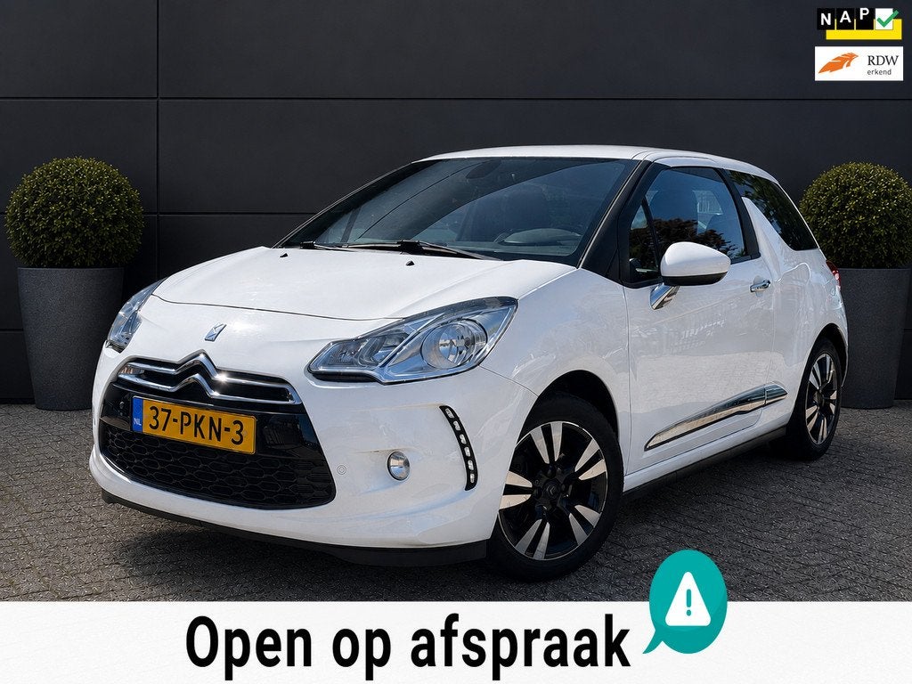Citroen DS3 1.6 So Chic in White AIRCO NAP CRUISE MF STUUR N, Auto's, Citroën, Voorwielaandrijving, Euro 5, 4 cilinders, Automatische klimaatregeling