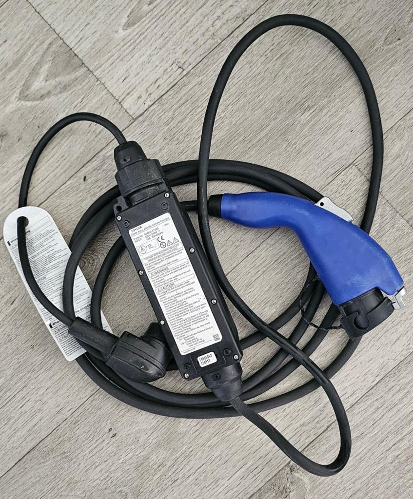 Originele Toyota laadkabel / thuislader EV PHEV 230V 10A, Ophalen, Gebruikt, Laadkabel