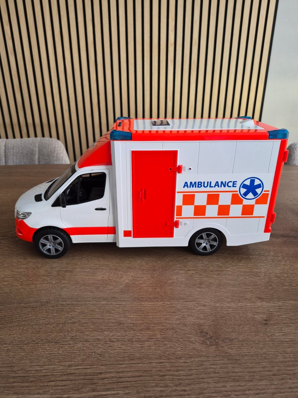 Grote speelgoed ambulance met licht en geluid, Ophalen, Zo goed als nieuw