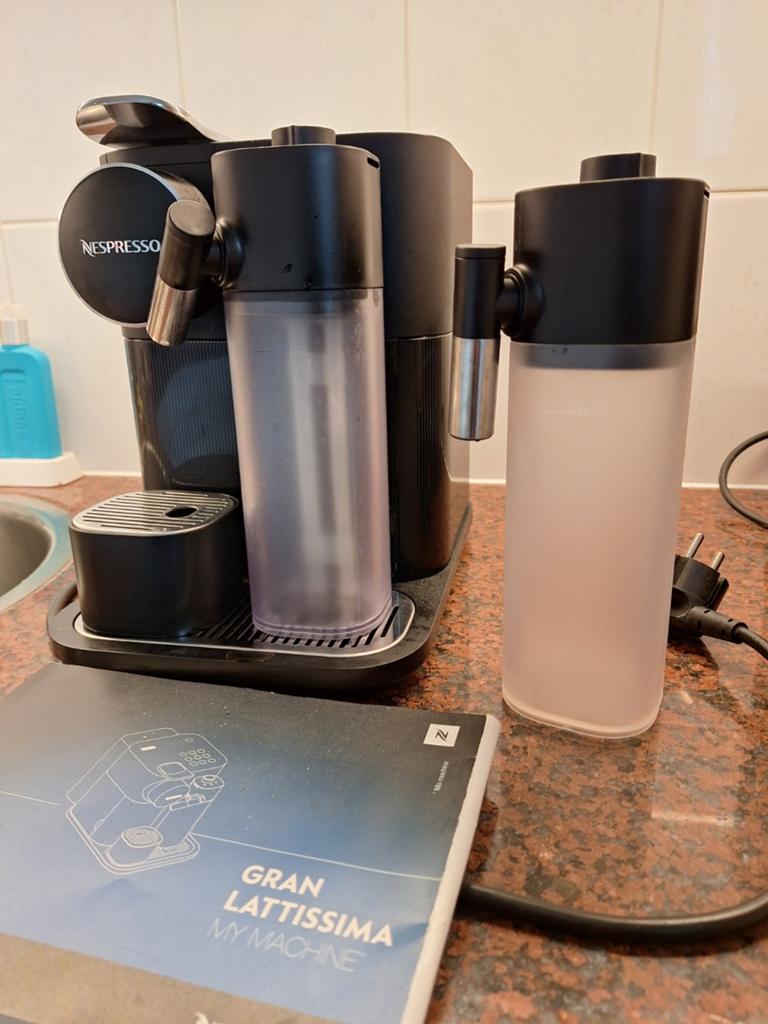 De'Longhi Nespresso Gran Lattissima - Zwart, Witgoed en Apparatuur, Koffiezetapparaten, Espresso apparaat, Ophalen of Verzenden