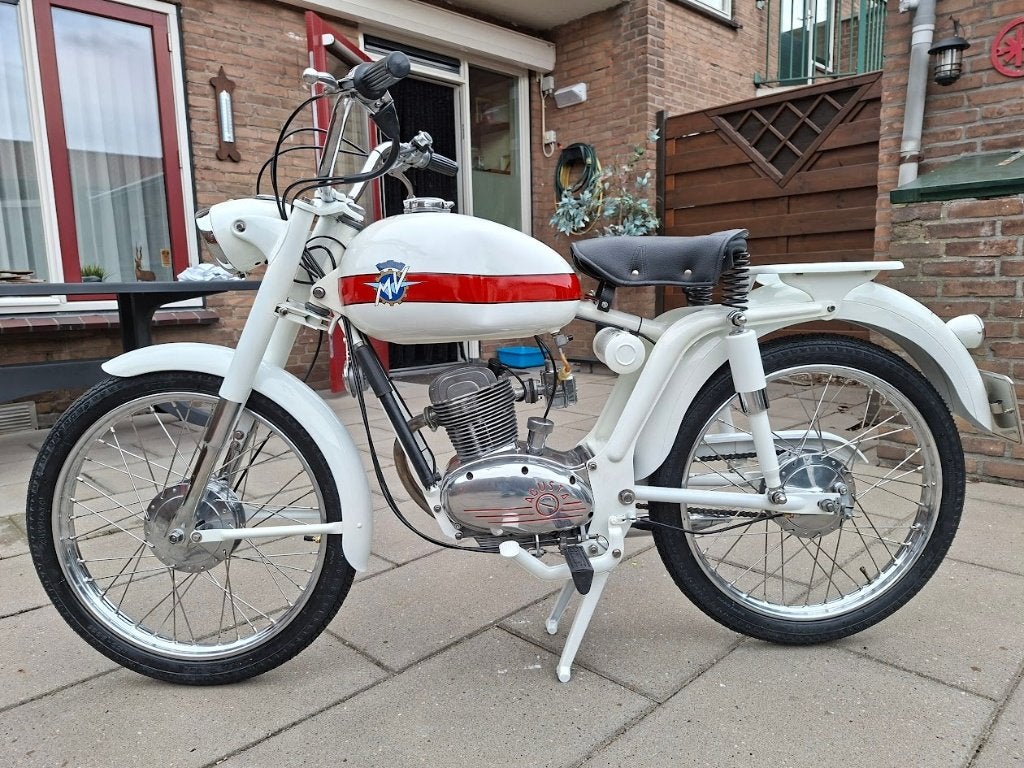 MV AGUSTA liberty 50 turismo, Maximaal 45 km/u, 50 cc, 3 versnellingen, Ophalen
