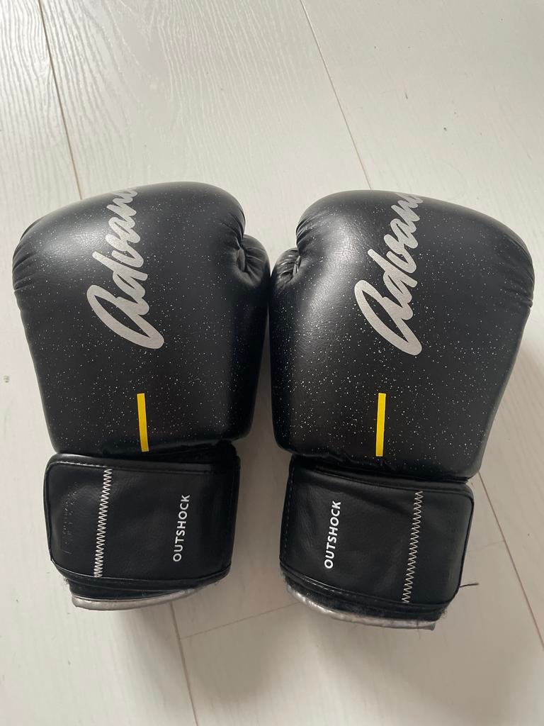 Bokshandschoenen Outshock 12 OZ - Zo goed als nieuw, Ophalen of Verzenden, Zo goed als nieuw, Bokshandschoenen