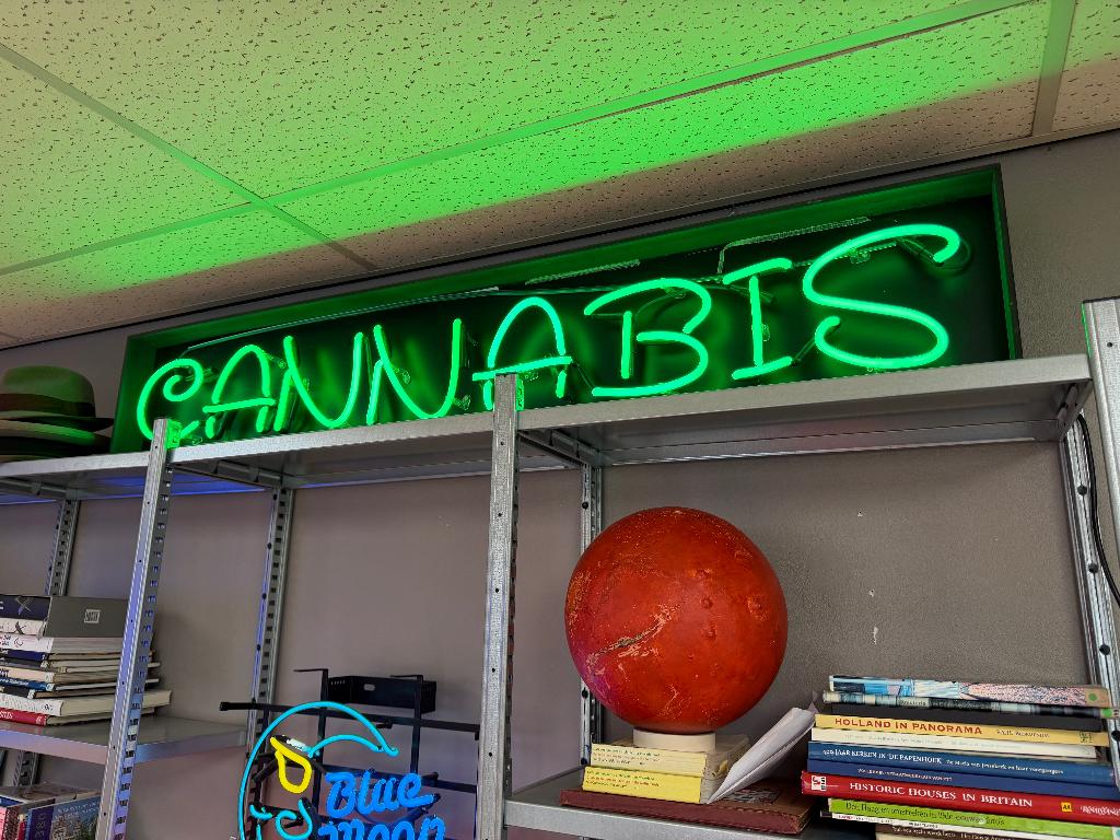 Neon Canabis reclame, Ophalen, Gebruikt, Lichtbak of (neon) lamp