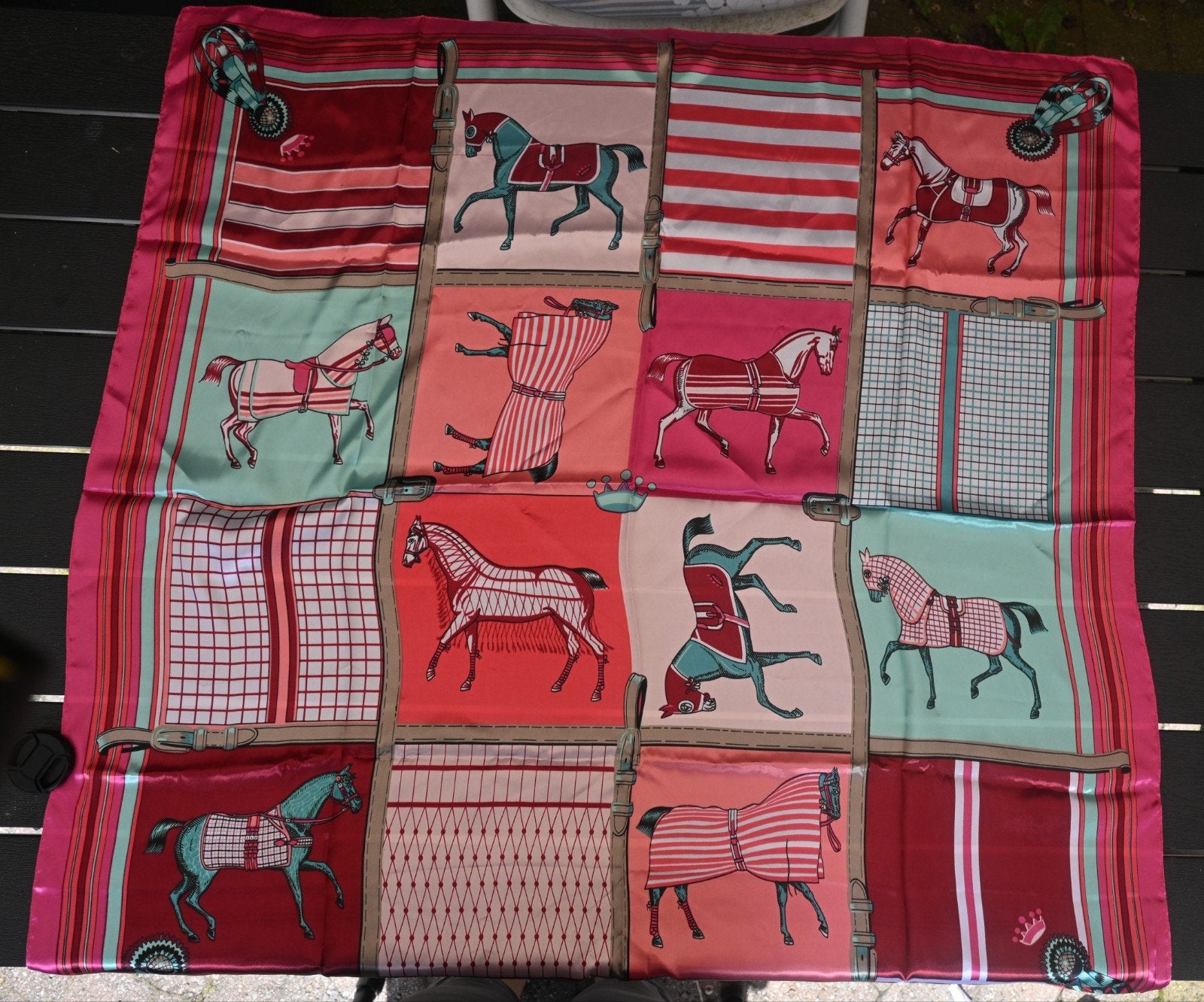 Sjaaltje met paarden, Kleding | Dames, Mutsen, Sjaals en Handschoenen, Ophalen of Verzenden, Nieuw, Maat 38/40 (M), Sjaal