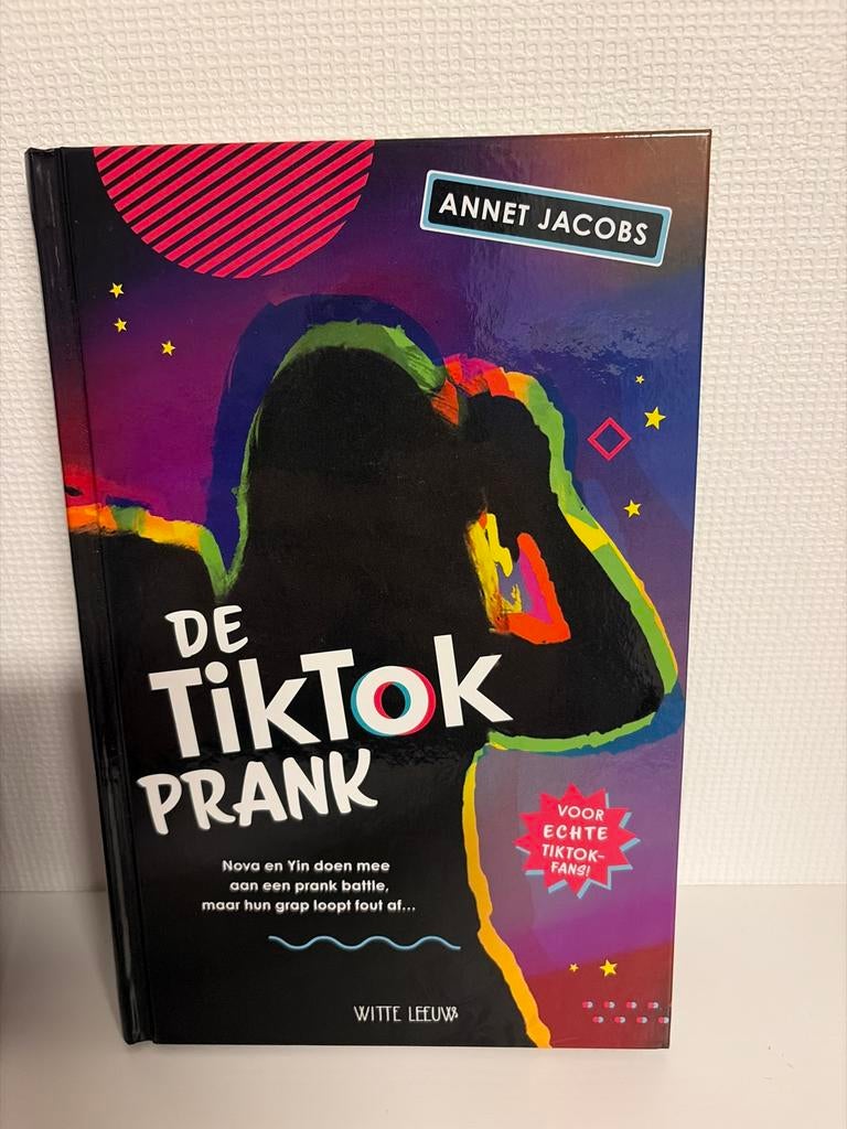 De TikTok Prank - Annet Jacobs (voor echte TikTok-fans!), Ophalen of Verzenden, Zo goed als nieuw, Fictie