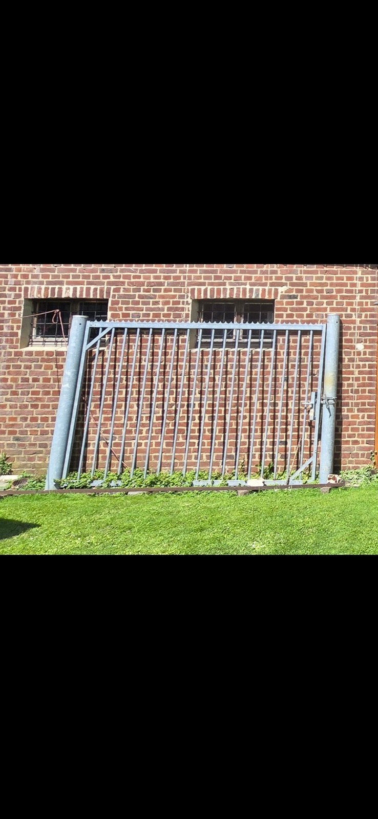 Stevige stalen poort, Ophalen, Met poort, Gebruikt, Spijlenhekwerk
