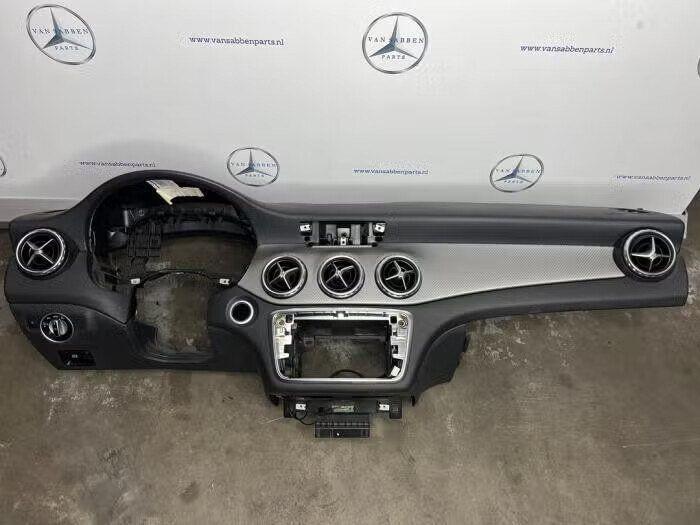 Dashboard van een Mercedes CLA, Auto-onderdelen, Ophalen of Verzenden, Gebruikt