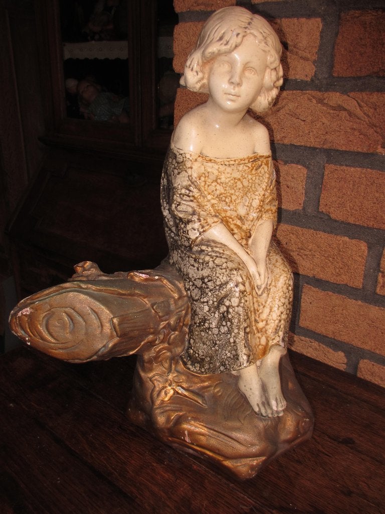 Oud Beeld Meisje zittend op boomstam François-Michel PASCAL, Gips, Ophalen of Verzenden, 20 - 50 cm, Beeld