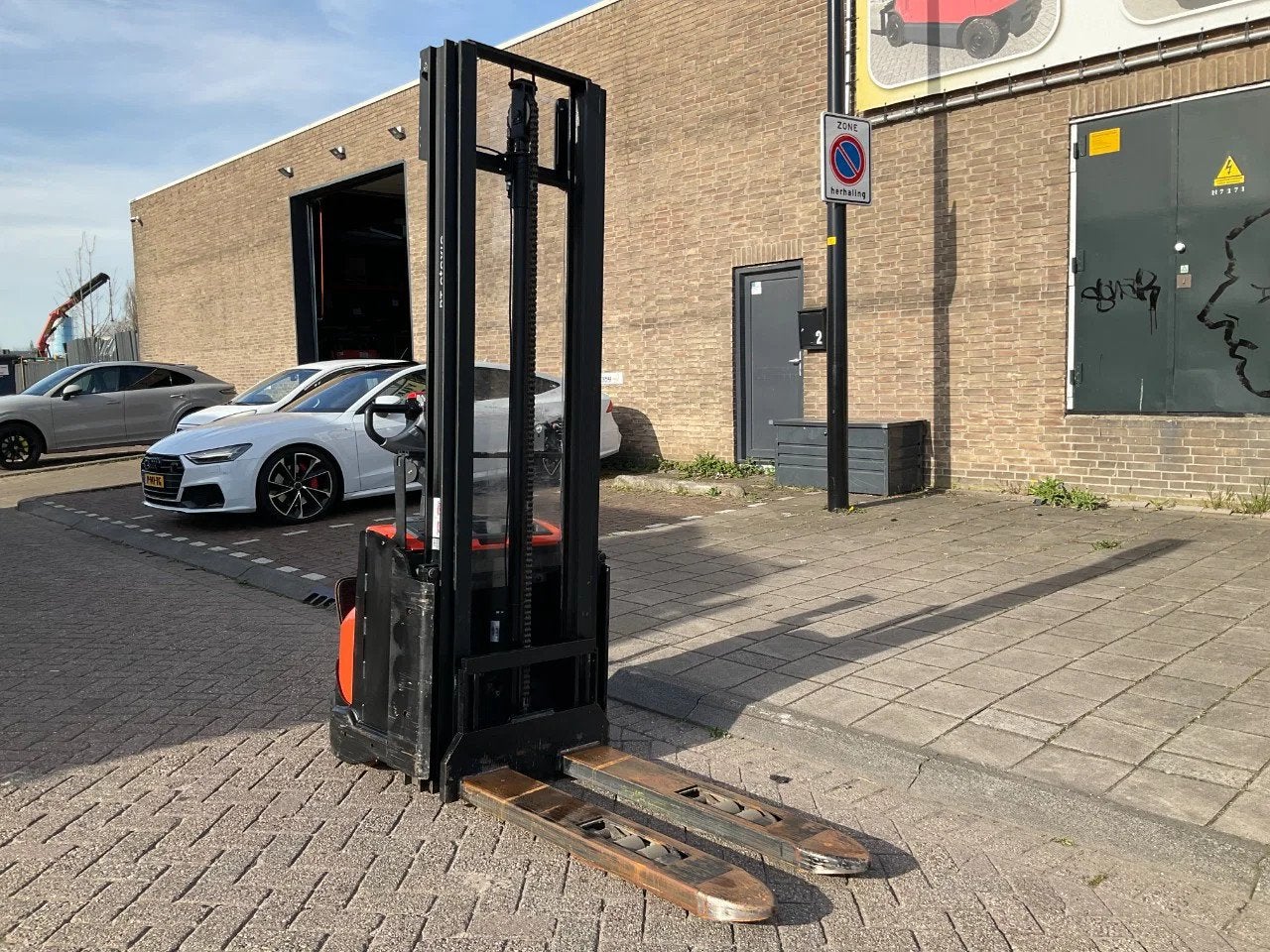 BT SWE120L 1200KG 3.70METER STAPELAAR / HEFTRUCK, Stapelaar, 1000 tot 2000 kg, BT, Marconistraat 2
3133KL  Vlaardingen, NL