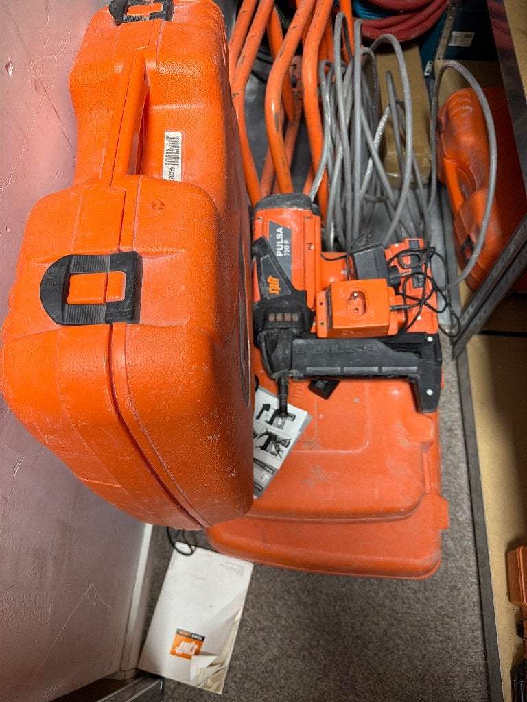 Paslode spijkerpistolen en spit 700p, Ophalen of Verzenden, Gebruikt