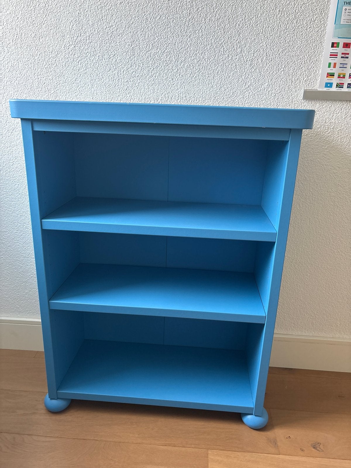 Blauwe Boekenkast met 3 Planken - Zo goed als nieuw, Ophalen, Met plank(en), 50 tot 100 cm, Zo goed als nieuw