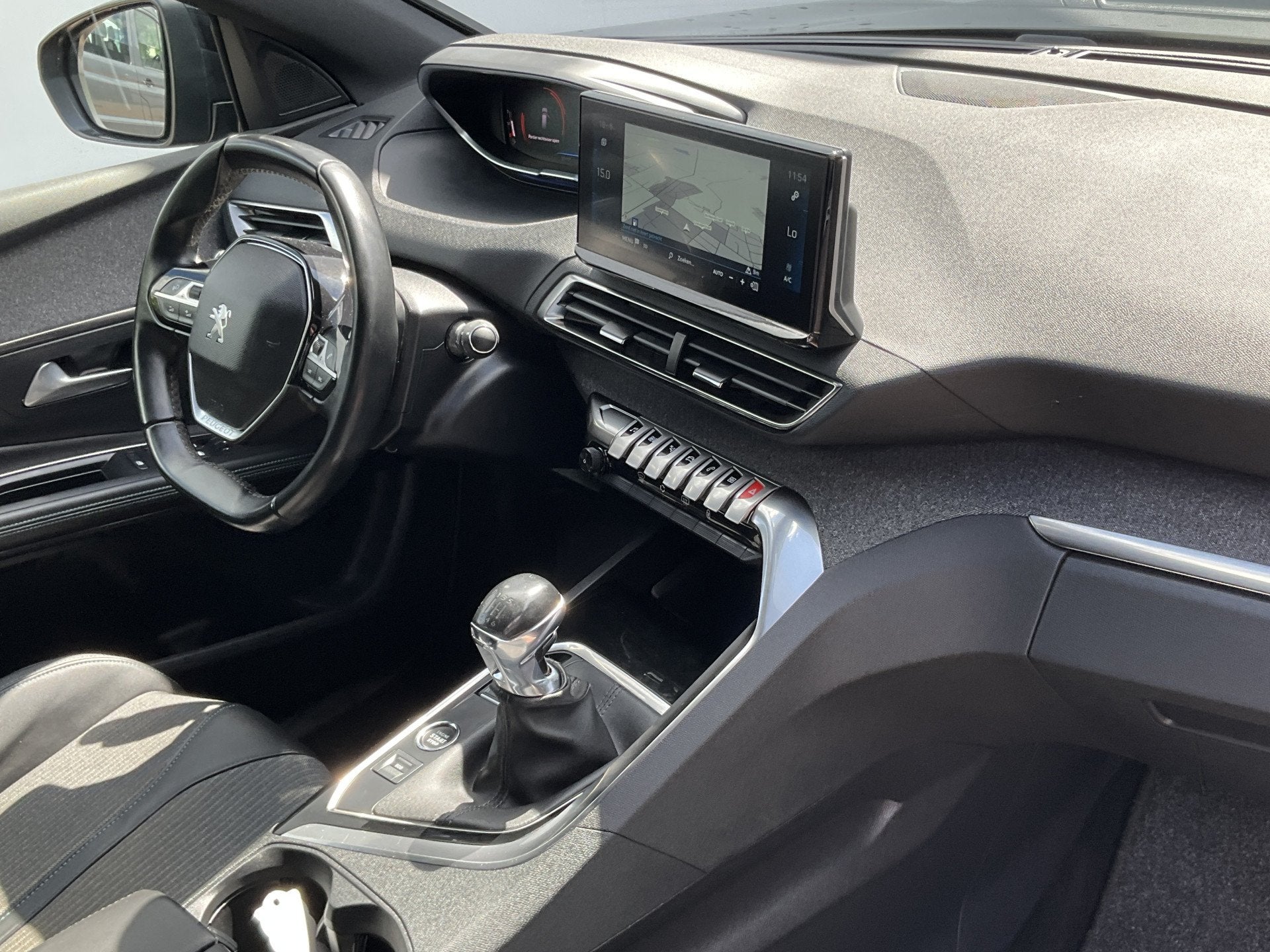 Peugeot 5008 7-Pers 1.2 131pk Pack 360°Cam Navi Trekhaak 7p, Voorwielaandrijving, Gebruikt, Euro 6, 1199 cc