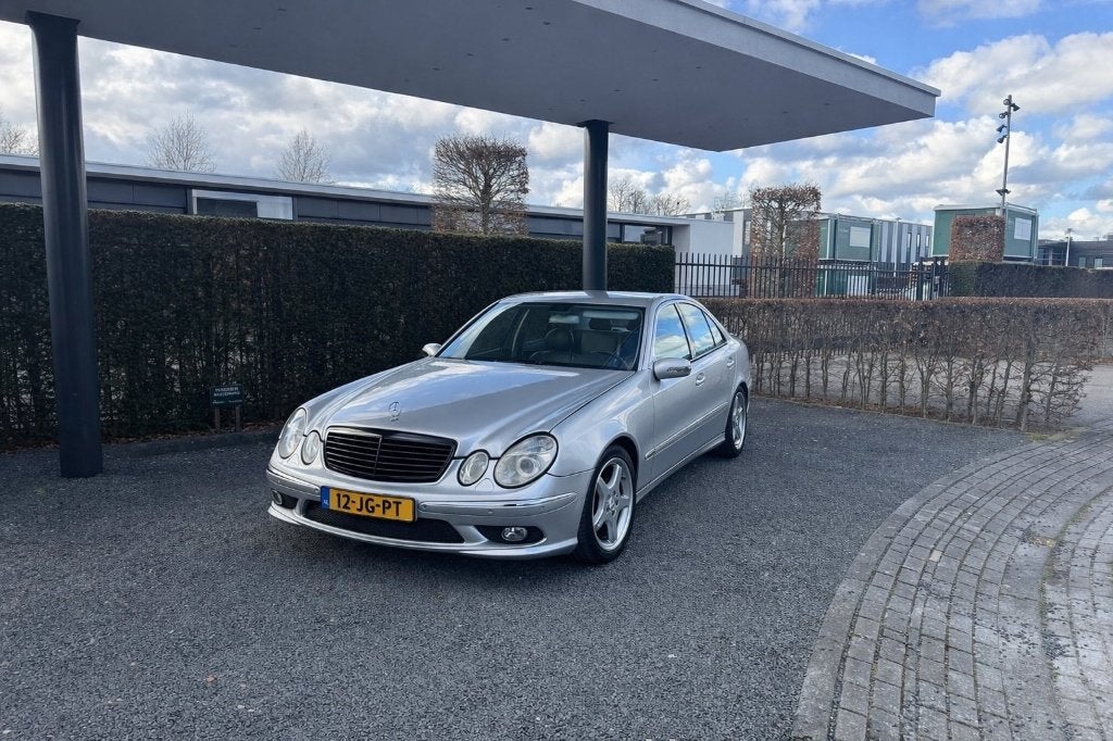 Mercedes-benz E-klasse E320 Avantgarde | AMG | YOUNGTIMER |, Automaat, Automatische klimaatregeling, Achterwielaandrijving, Zwart