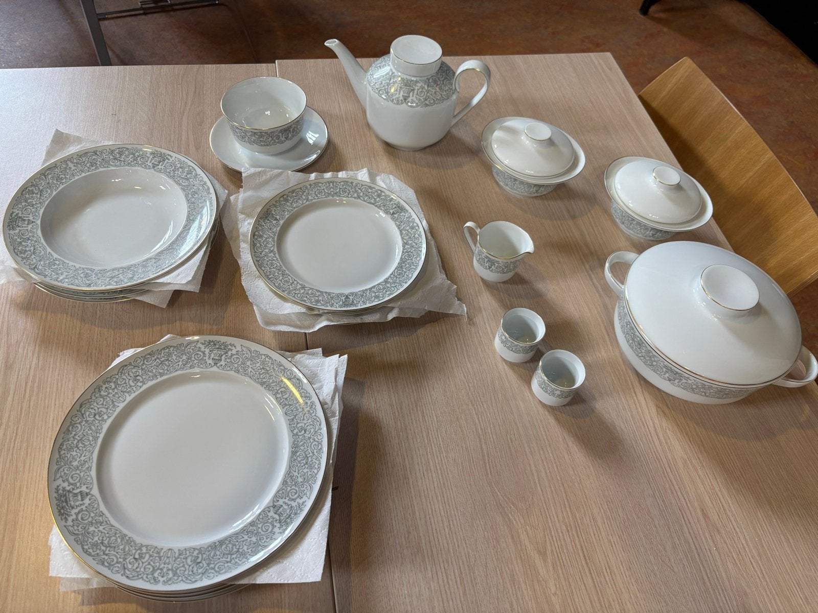 Arzberg Servies: Ontbijt-, Soep- en Dinerborden, Theepot, Gebruikt, Arzberg, Ophalen of Verzenden, Overige stijlen