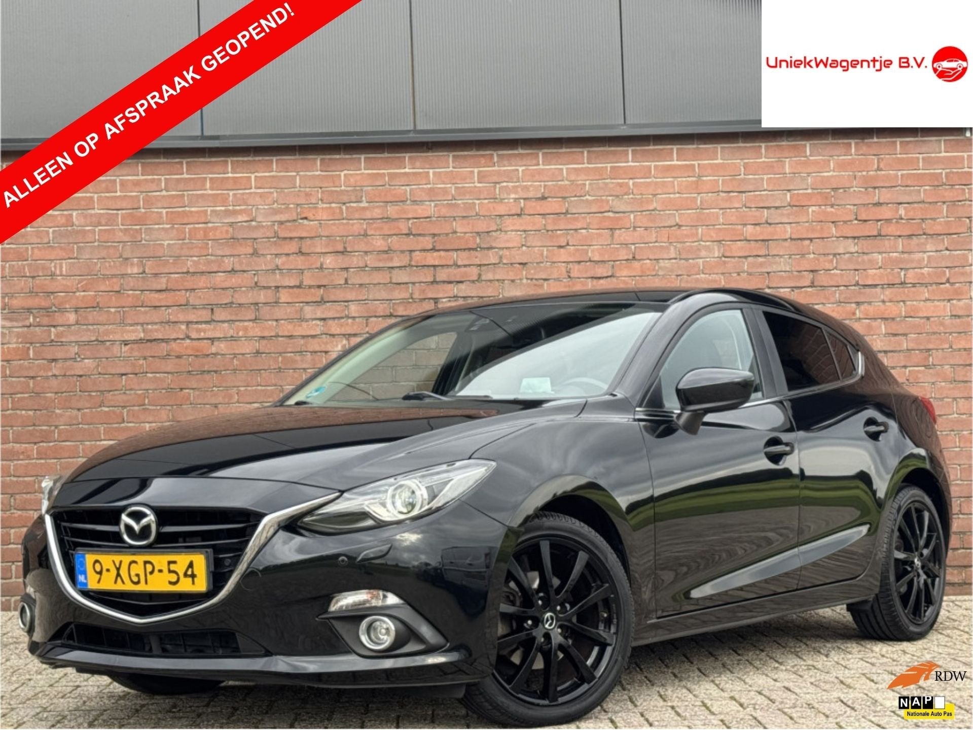 Mazda 3 2.0 GT-M | NL-AUTO! | LEDER! | NAVI! | TREKHAAK!, Gebruikt, Zwart, 4 cilinders, Zwart