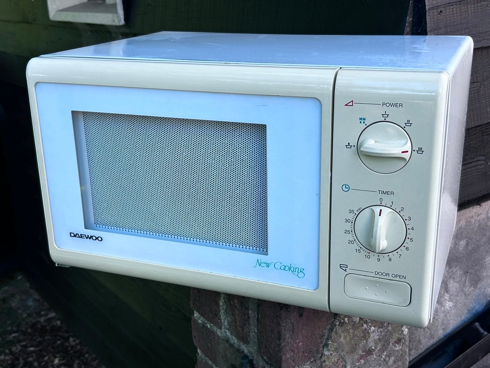 Daewoo KOR-6105 Magnetron - Compact en Functioneel, Ophalen, Gebruikt, Minder dan 45 cm, Magnetron