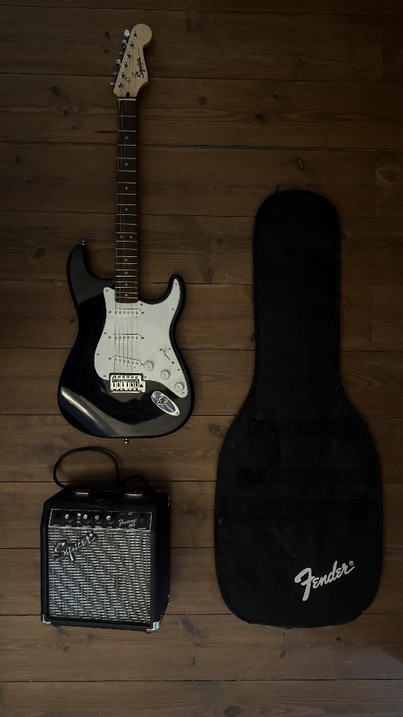 Squier Stratocaster, Met versterker, Zo goed als nieuw, Solid body, Ophalen