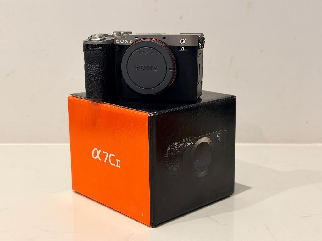 Sony A7C II body in zilver/zwart + cage & bottom plate, Audio, Tv en Foto, Fotocamera's Digitaal, Ophalen, Gebruikt, Compact, 33 Megapixel
