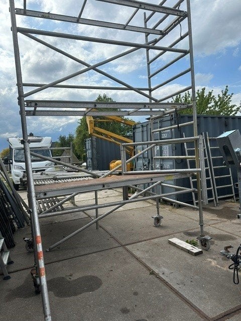 altrex steiger, Doe-het-zelf en Verbouw, Ophalen, Gebruikt, Gevelsteiger, 5 meter of hoger