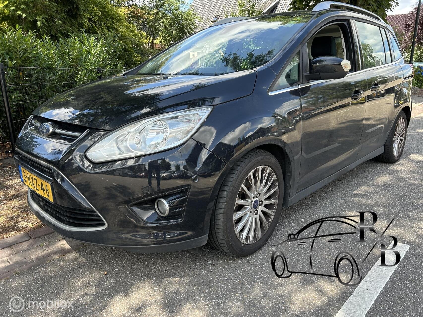 Ford Grand C-Max 1.0 Titanium 7p. DISTRIBUTIE DEFECT EXPORT!, Auto's, Ford, Voorwielaandrijving, Gebruikt, Zwart, 7 stoelen