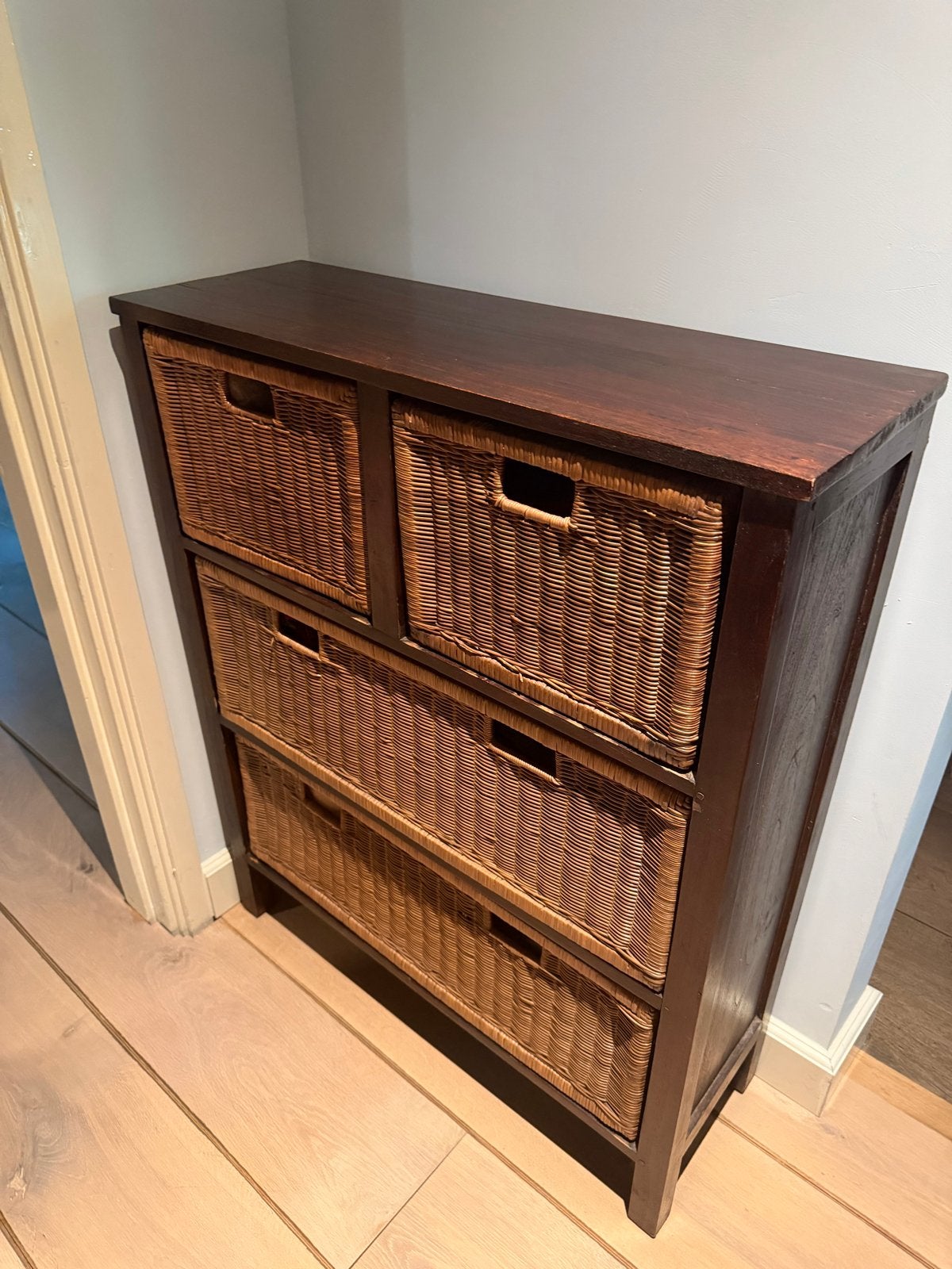 Teak houten kastje met rieten manden, Ophalen, Gebruikt, 50 tot 100 cm, Overige materialen
