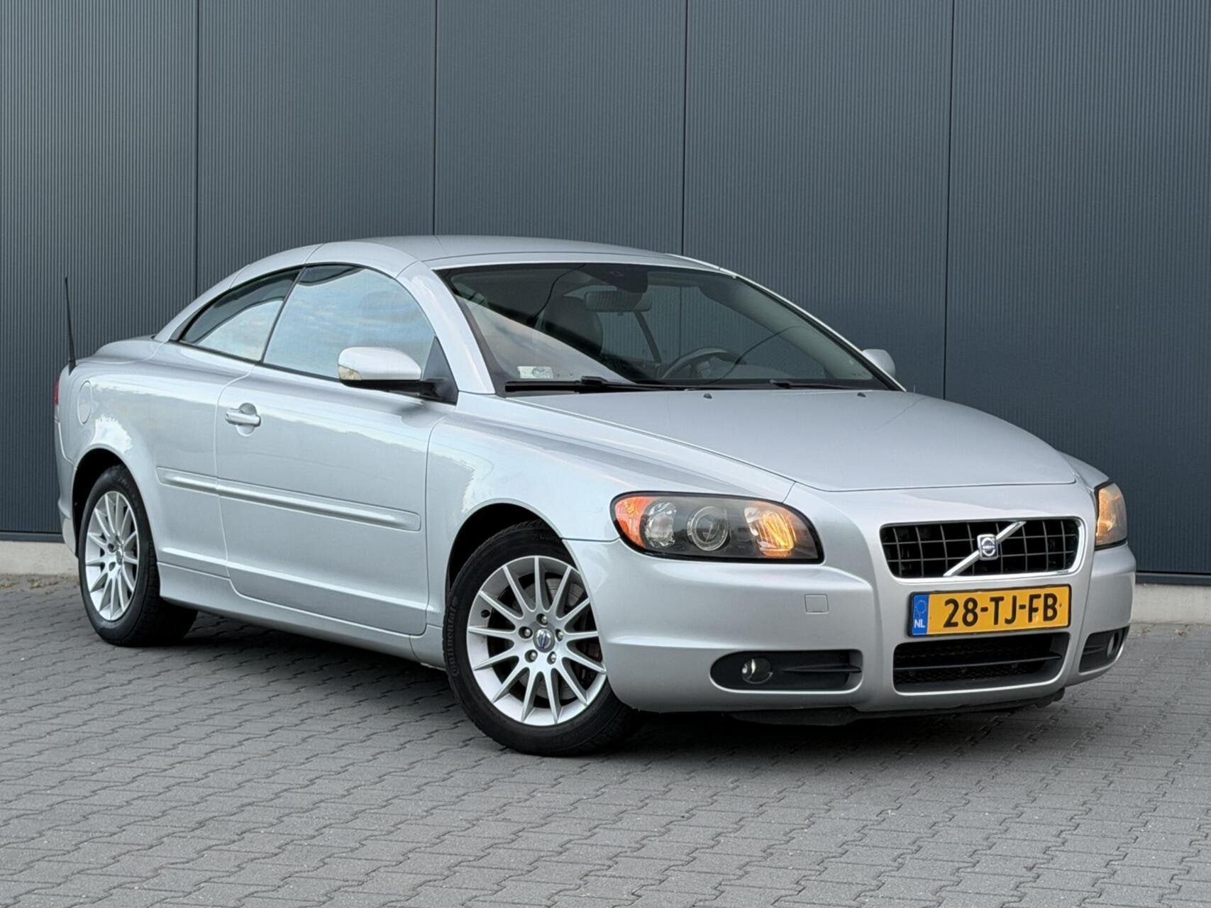 Volvo C70 Convertible 2.5 T5 Summum Leder - Dynaudio - 3e Ei, Auto's, Voorwielaandrijving, C70, Gebruikt, Zwart